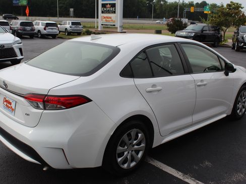Used 2020 Toyota Corolla LE FWD image 6