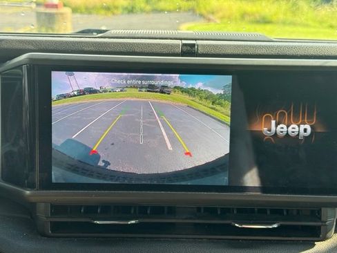 Used 2024 Jeep Wrangler Unlimited Sport AWD/4WD image 22