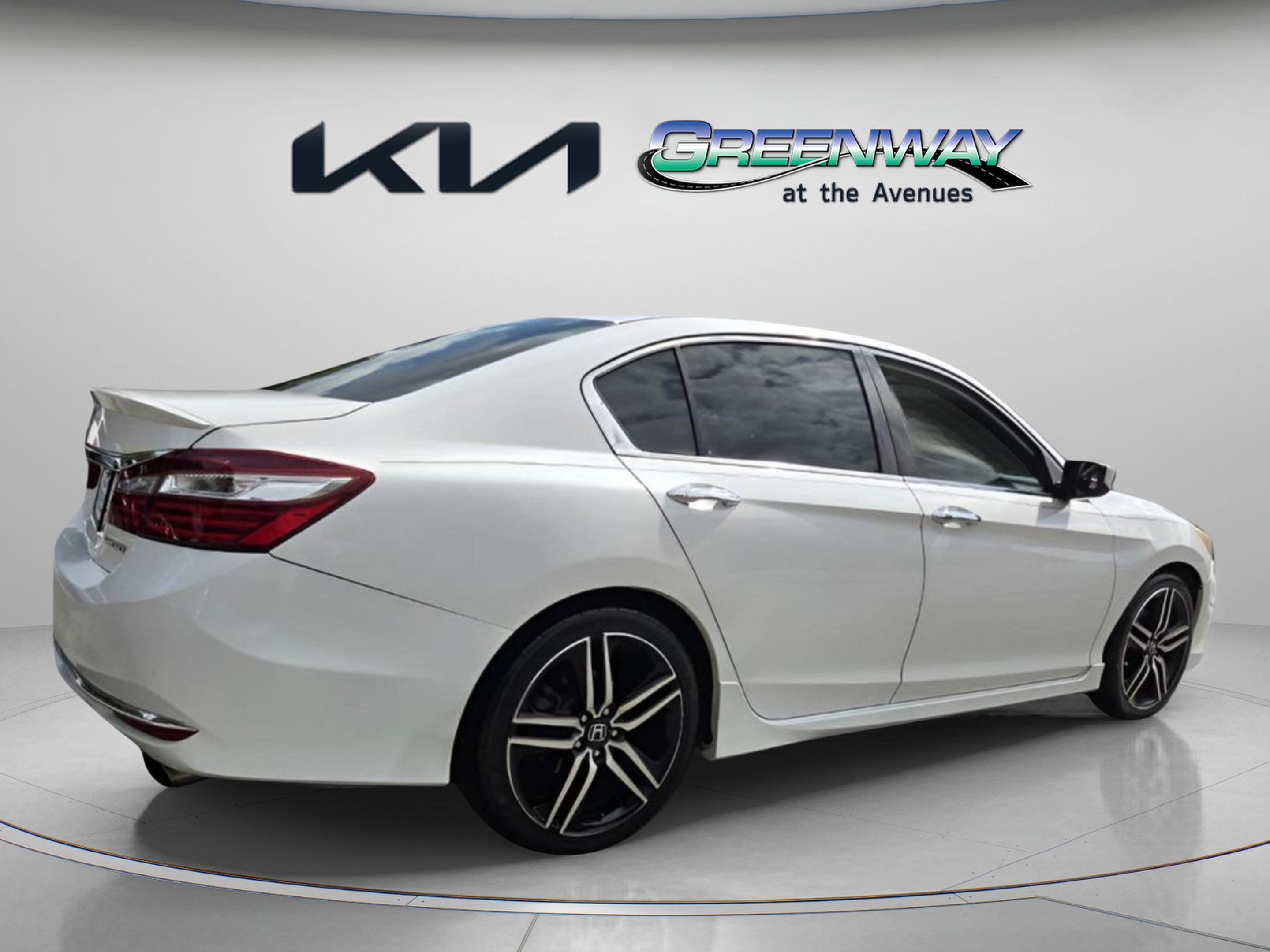 Used 2017 Honda Accord Sport image 7