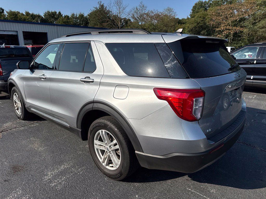 Used 2024 Ford Explorer XLT w/ Equipment Group 202A AWD/4WD image 4