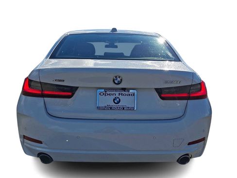 Used 2023 BMW 330i xDrive Sedan w/ Premium Package image 5