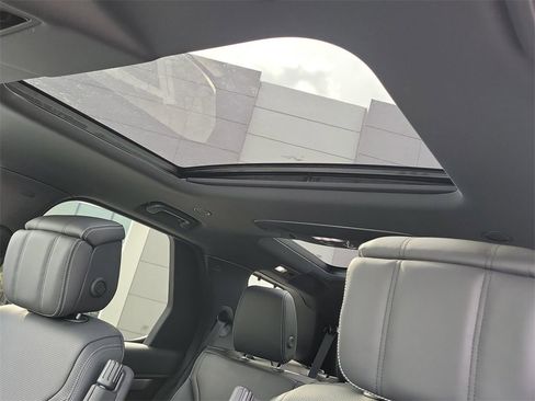 New 2026 Land Rover Discovery Limited Edition image 28