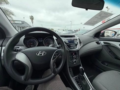 Used 2015 Hyundai Elantra SE image 9