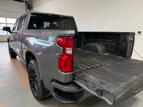 Used 2022 Chevrolet Silverado 1500 Custom w/ LPO, Blackout Package AWD/4WD image 4