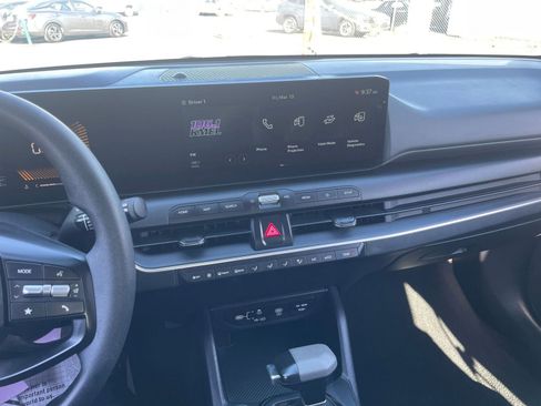 Used 2025 Kia K4 LXS image 17