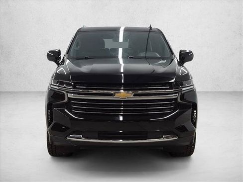 Used 2021 Chevrolet Suburban LT RWD image 2