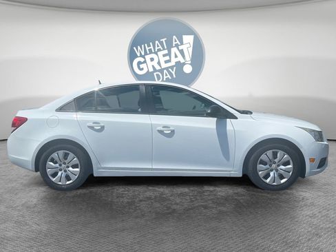 Used 2013 Chevrolet Cruze LS FWD image 2