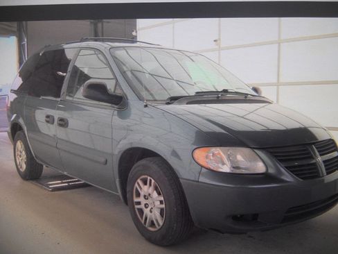 Used 2006 Dodge Caravan SE image 4