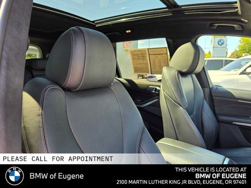 Used 2022 BMW X7 xDrive40i w/ M Sport Package AWD/4WD image 13