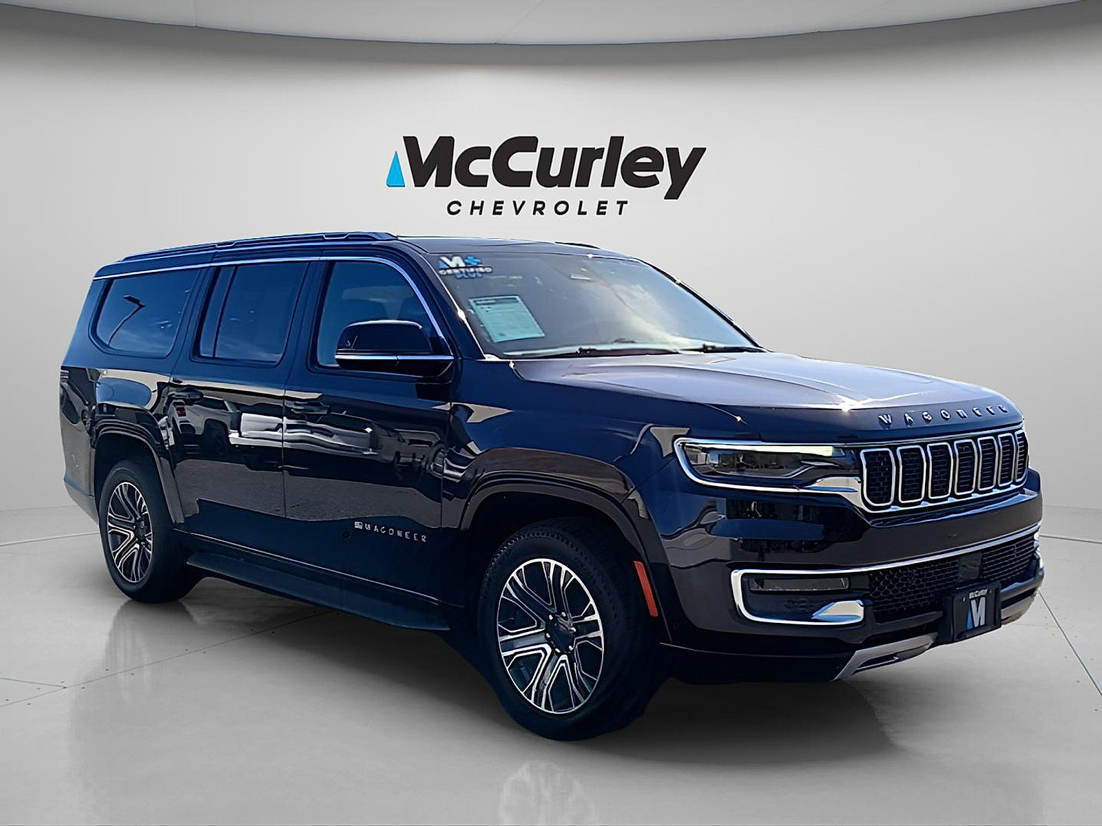 Used 2024 Jeep Wagoneer L Series II w/ Flexible Seating Group AWD/4WD image 1