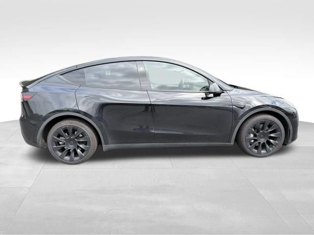 Used 2025 Tesla Model Y Long Range AWD/4WD image 17