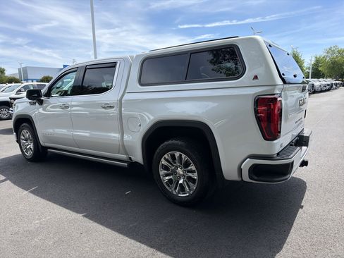 Used 2023 GMC Sierra 1500 Denali w/ Technology Package AWD/4WD image 8