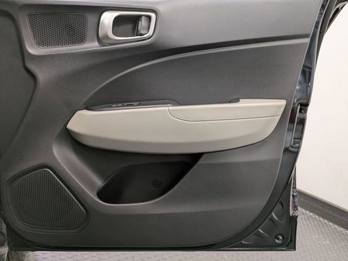 Used 2021 Hyundai Venue SEL w/ Premium Package image 30