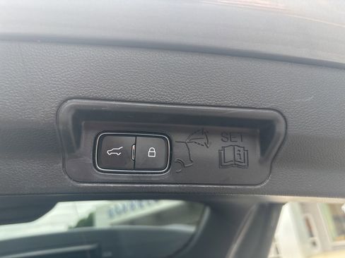 Used 2022 Ford Explorer XLT w/ Equipment Group 202A image 35