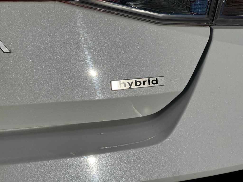Used 2025 Hyundai Elantra Limited FWD image 35