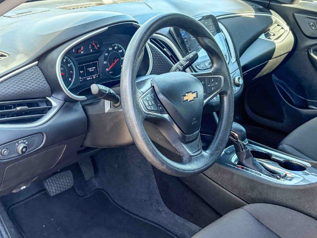 Used 2025 Chevrolet Malibu LT FWD image 8