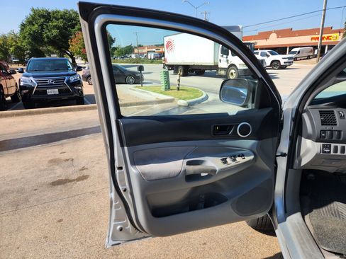 Used 2007 Toyota Tacoma PreRunner w/ SR5 Pkg #2 RWD image 9