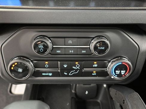 New 2025 Ford Bronco Badlands image 9