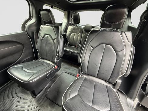 Used 2019 Chrysler Pacifica Limited w/ Advanced Safetytec Group FWD image 15