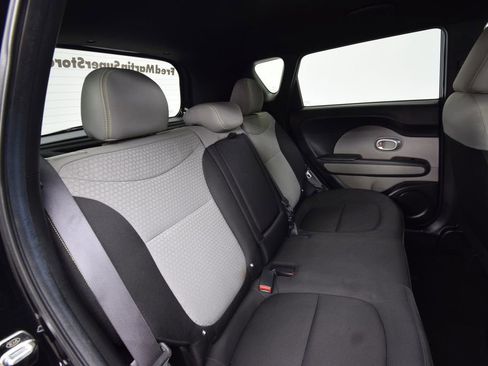 Used 2016 Kia Soul + image 18