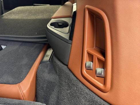 Used 2022 BMW X7 xDrive40i w/ M Sport Package image 14