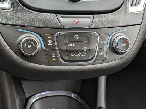 Used 2017 Chevrolet Malibu LT image 18