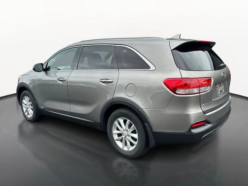 Used 2017 Kia Sorento AWD w/ LX Convenience Package image 5