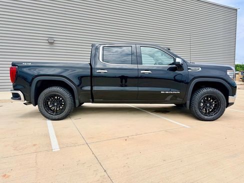 Used 2025 GMC Sierra 1500 SLT AWD/4WD image 2