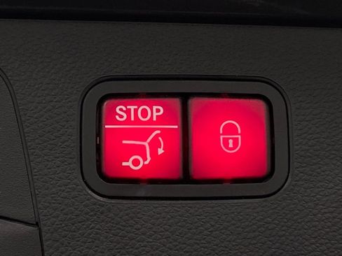 Used 2019 Mercedes-Benz GLC 300 4MATIC image 7