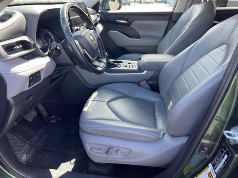 Used 2023 Toyota Highlander XLE image 14