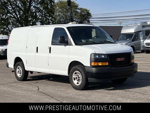 Used 2022 GMC Savana 2500 w/ Driver Convenience Package image 7