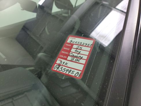Used 2025 Toyota Camry SE FWD image 29