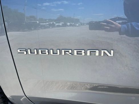 Used 2021 Chevrolet Suburban LT AWD/4WD image 11