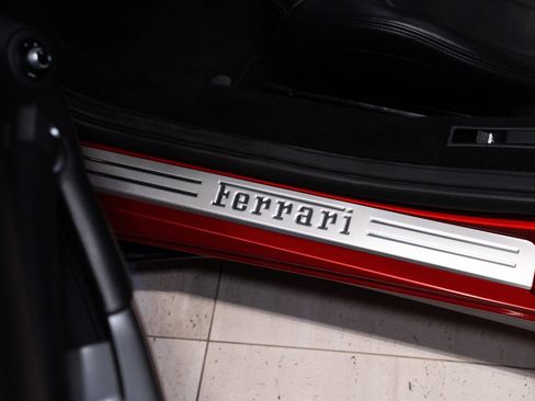 Used 2022 Ferrari F8 Tributo image 21