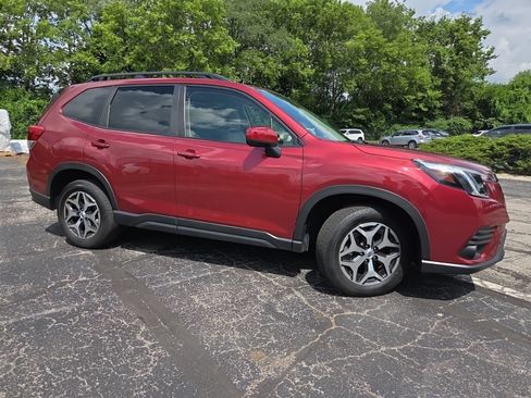 Used 2024 Subaru Forester Premium AWD/4WD image 3