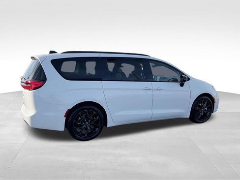 New 2026 Chrysler Pacifica Select w/ S Appearance Package FWD image 9