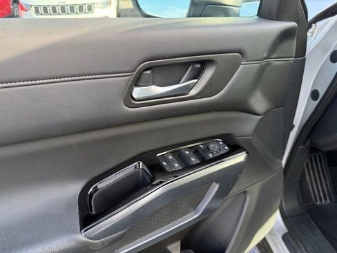 Used 2024 Nissan Pathfinder SL w/ SL Premium Package image 34