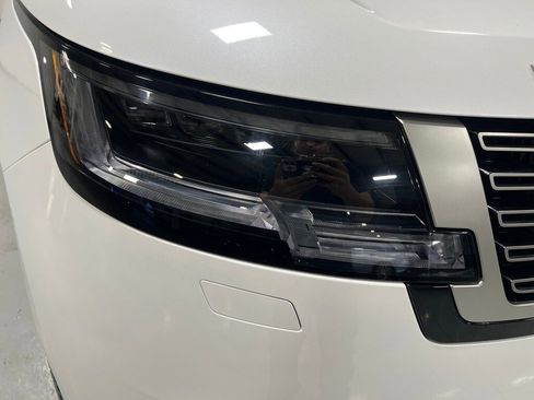 Used 2024 Land Rover Range Rover Long Wheelbase SE image 10