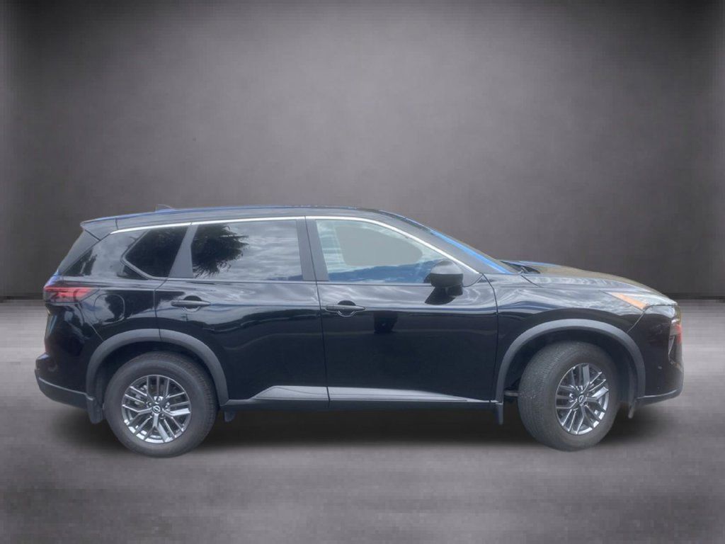 Used 2025 Nissan Rogue S AWD/4WD image 8