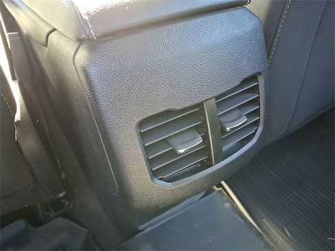 Used 2020 Ford Fusion SE image 11