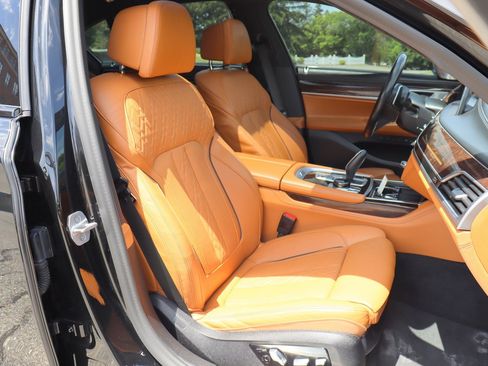 Used 2021 BMW 750i xDrive w/ Luxury Rear Seating Package AWD/4WD image 18