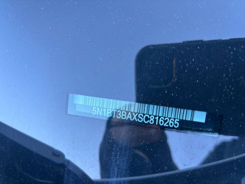 Used 2025 Nissan Rogue SV image 9