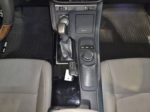 Used 2016 Lexus ES 350 w/ Premium Package w/Wood Trim FWD image 39