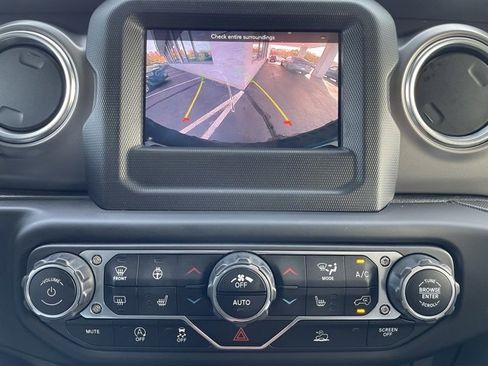 Used 2021 Jeep Wrangler Unlimited Rubicon w/ Cold Weather Group image 19