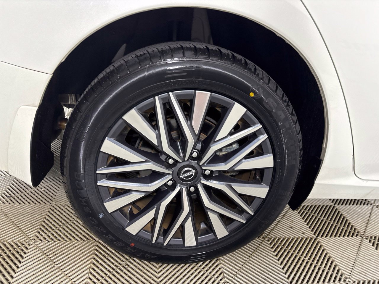 Used 2023 Nissan Altima 2.5 SV AWD/4WD image 31