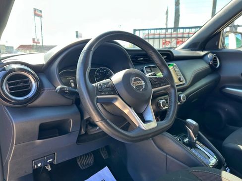 Used 2020 Nissan Kicks SR FWD image 11