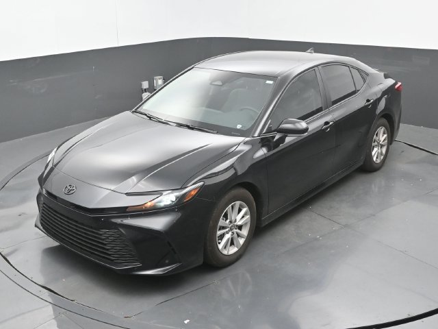 Used 2025 Toyota Camry LE FWD image 16