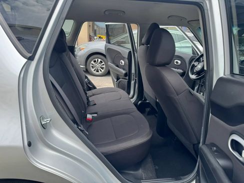 Used 2016 Kia Soul FWD image 11