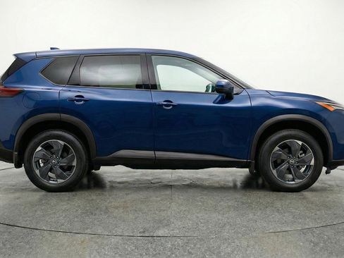 Used 2025 Nissan Rogue SV AWD/4WD image 11