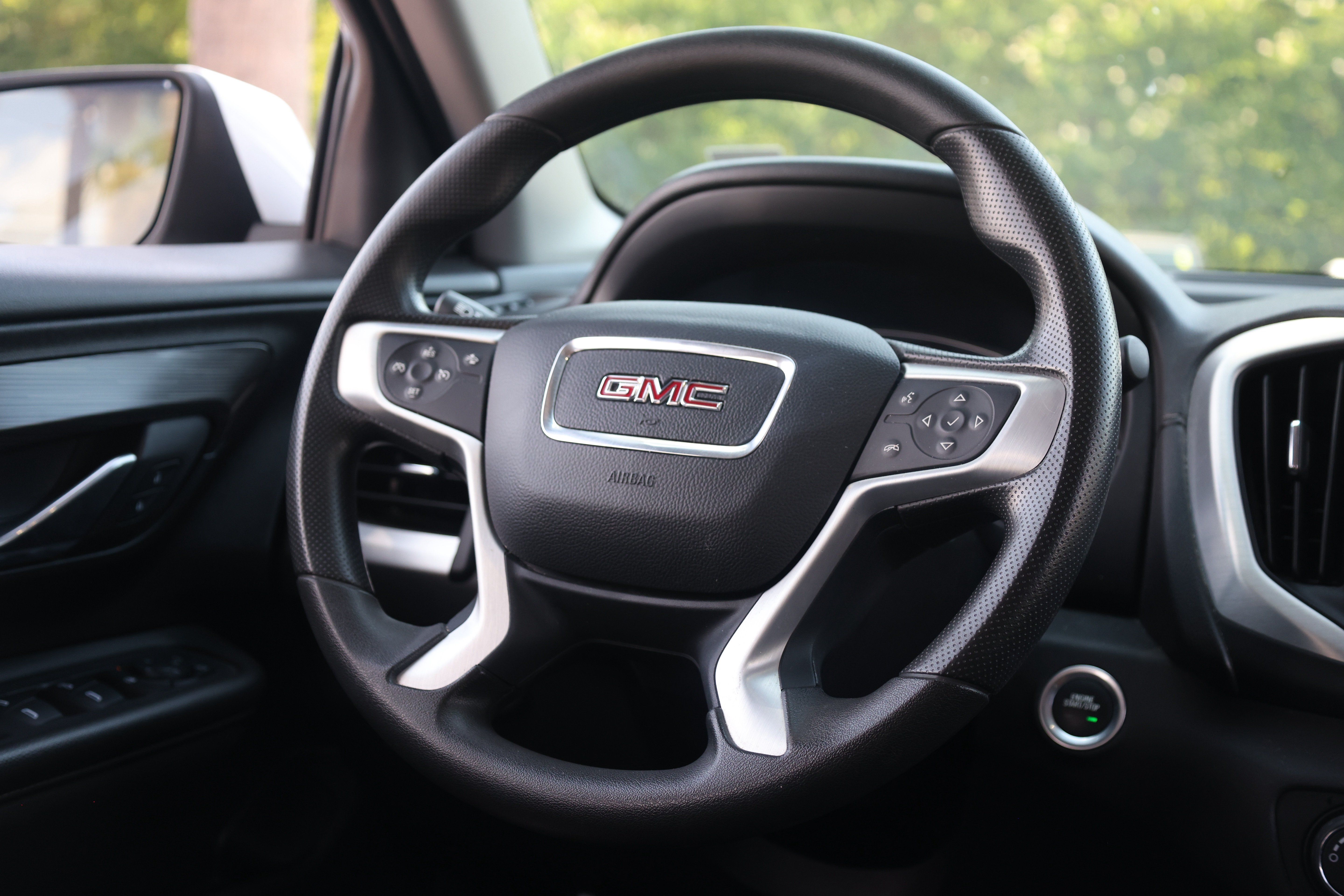 Used 2024 GMC Terrain SLE AWD/4WD image 5